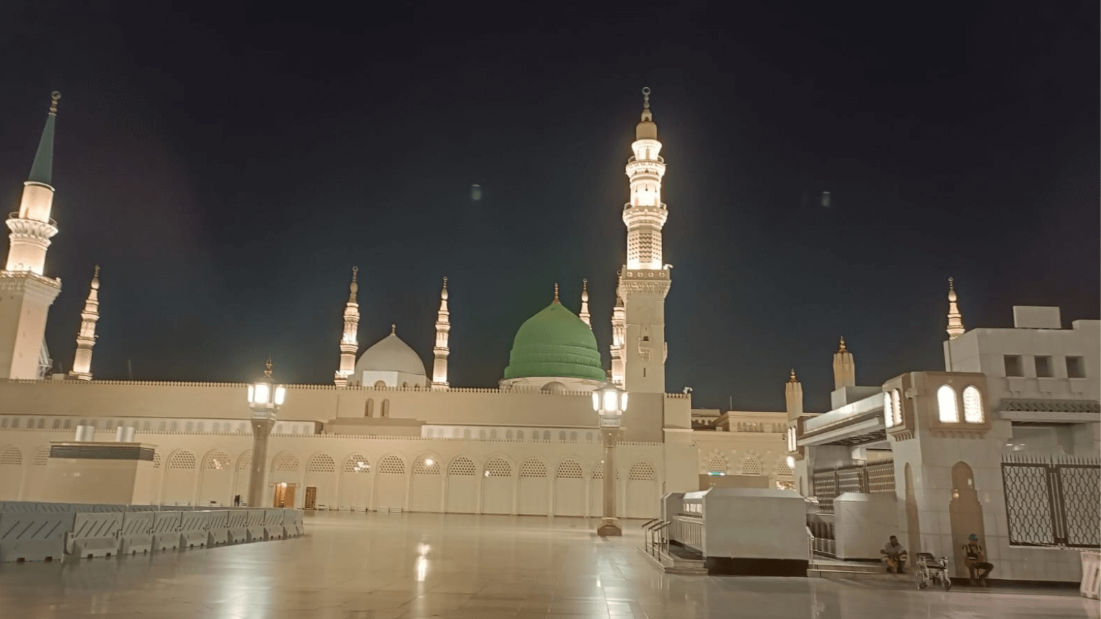 Kâbe önünde hac ve umre ibadeti